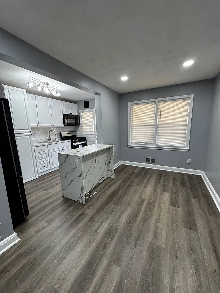 3 bed, 1.5 bath, 1024 sqft, $2,200 — Photo 4