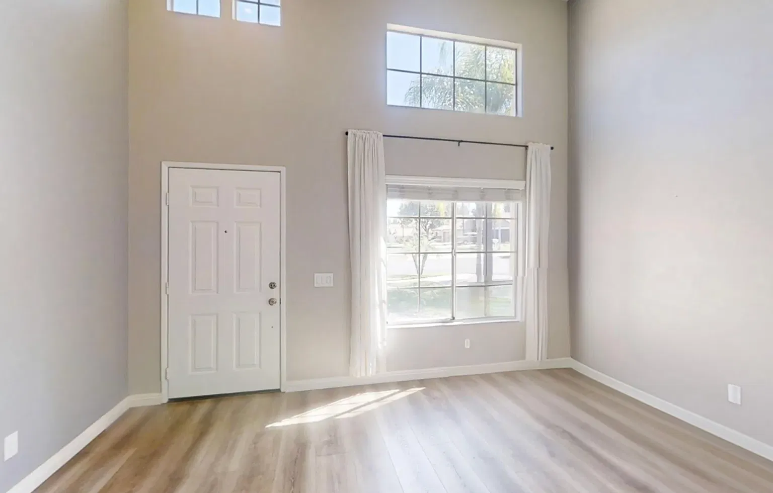 Bright & Charming Corona Home with Large Corner Lot — Photo 4