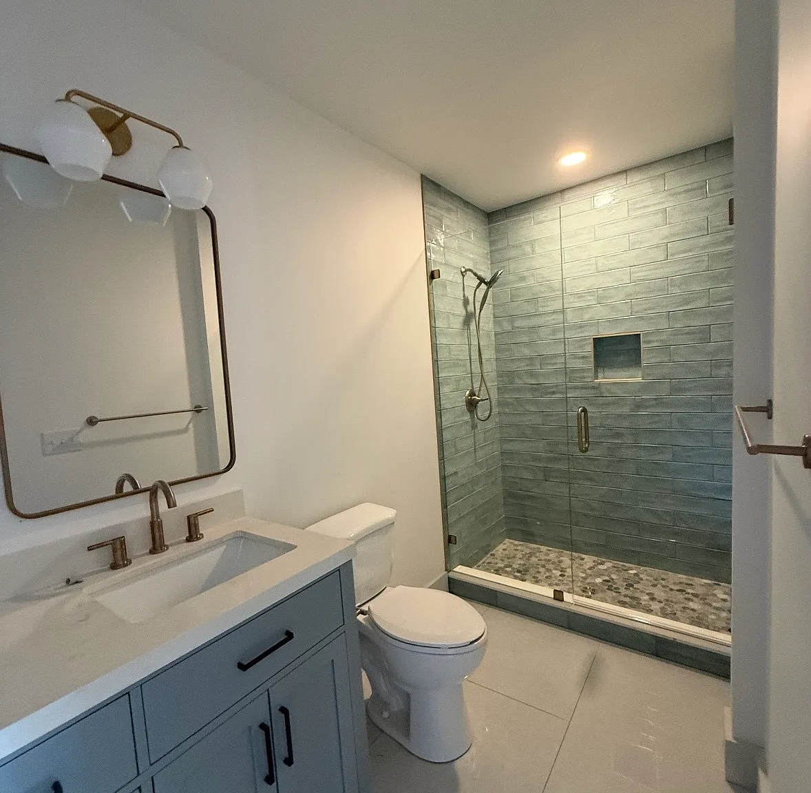 4 bed, 3.5 bath, 2016 sqft, $6,000 — Photo 4