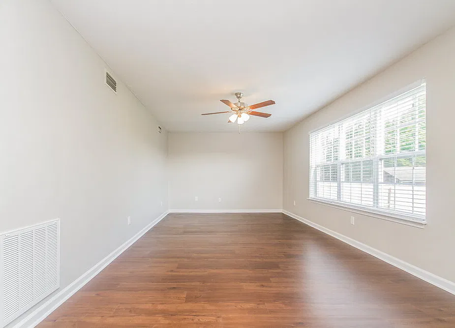 3 bed, 2.5 bath, 2160 sqft, $2,345 — Photo 2