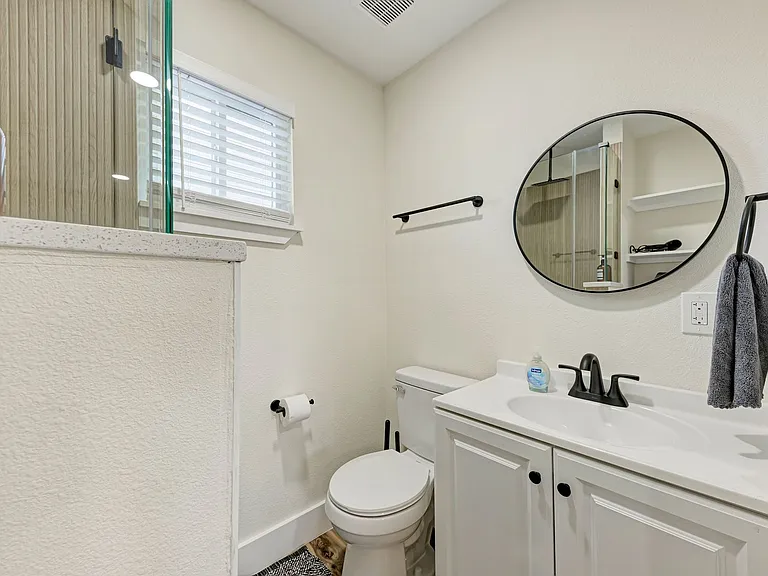 2302 Leon St #12 — Photo 6