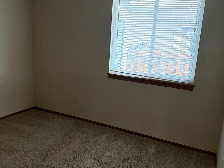 2418 W Monument St #18 — Photo 5