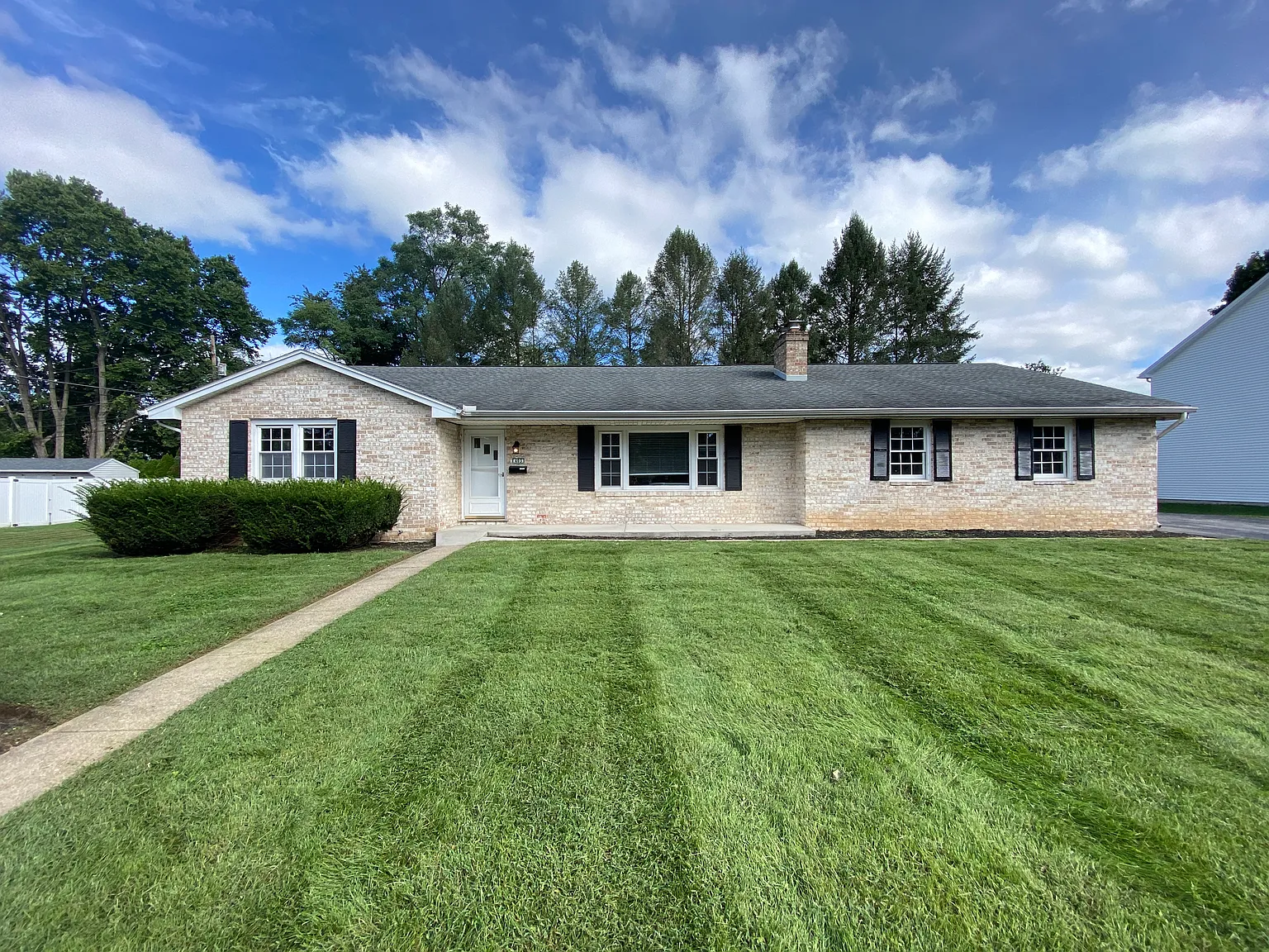 3 bed, $1,995 — Photo 1