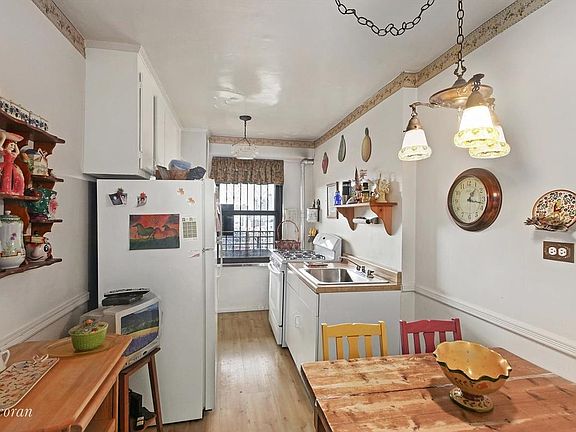 4th image of 268 E Broadway APT A2003