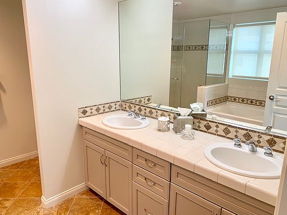 4th image of 510 1st Ave Unit 405