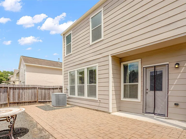 10046 Hillside Bayou Dr — Photo 4