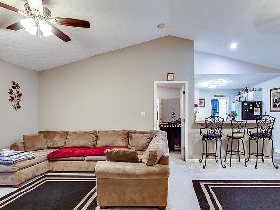 4th image of 4218 Peacock Way