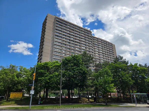 100 Leeward Glenway #301, Toronto, ON M3C 2Z1