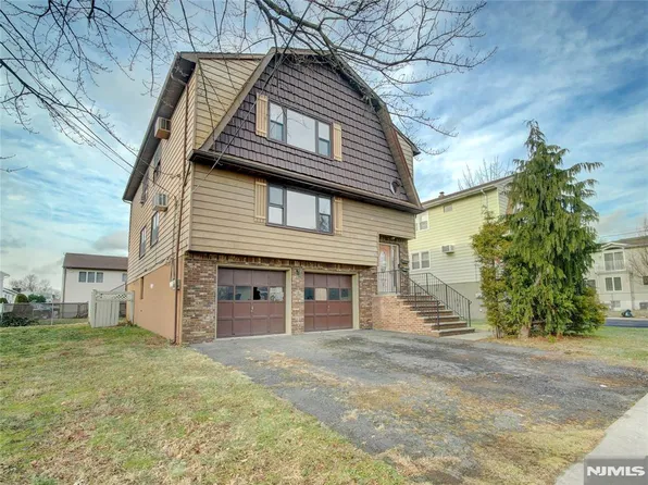 102 Gall Ct, Elmwood Park, NJ 07407