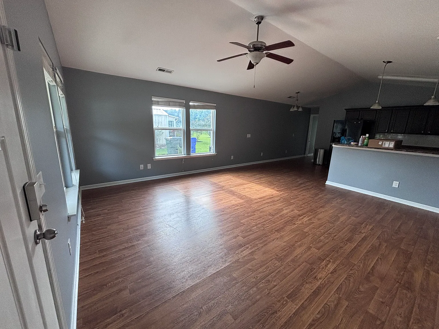 3 bed, 1600 sqft, $2,400 — Photo 2