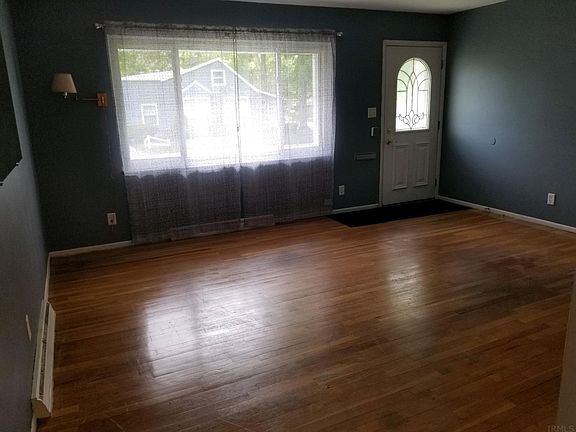 4th image of 700 E Emerald St