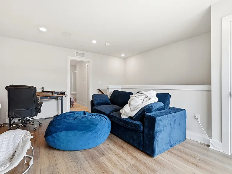 153 Locke St — Photo 35