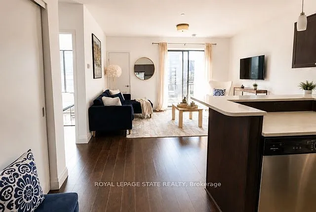 26 Wellington St #402 — Photo 6