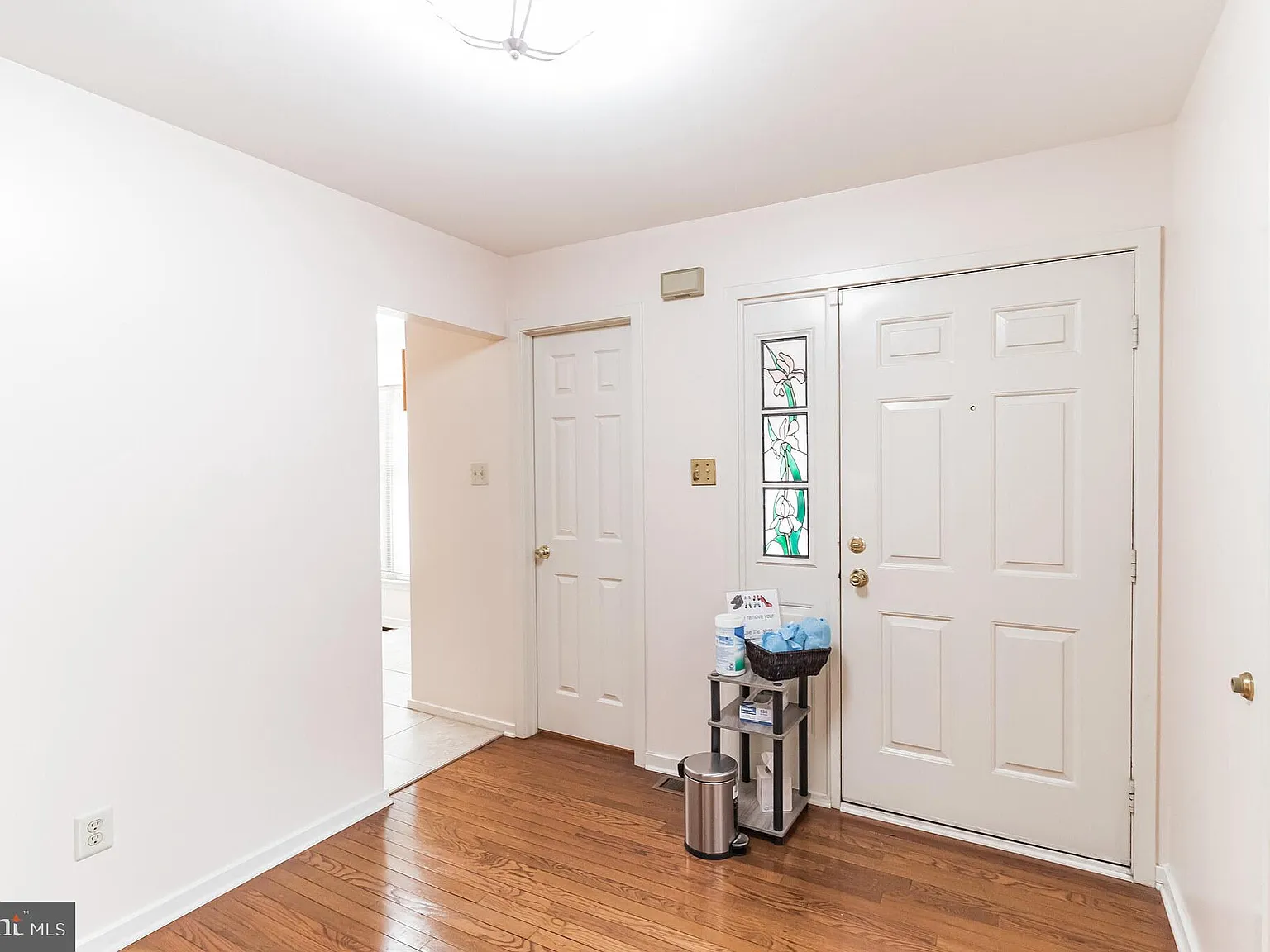 3 bed, 2.5 bath, 1983 sqft, $3,400 — Photo 3