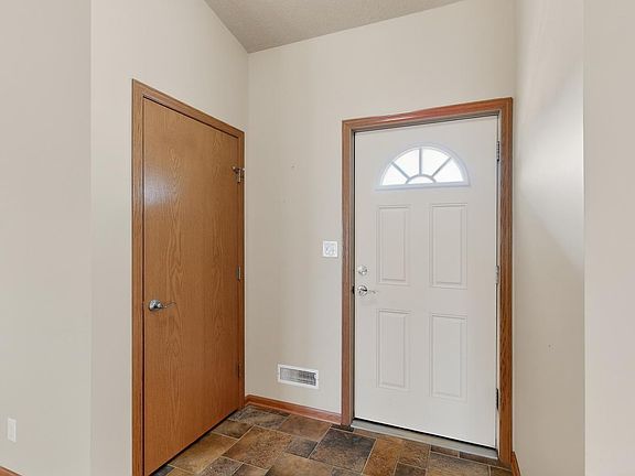 5th image of 4320 Daffodil Ave SE