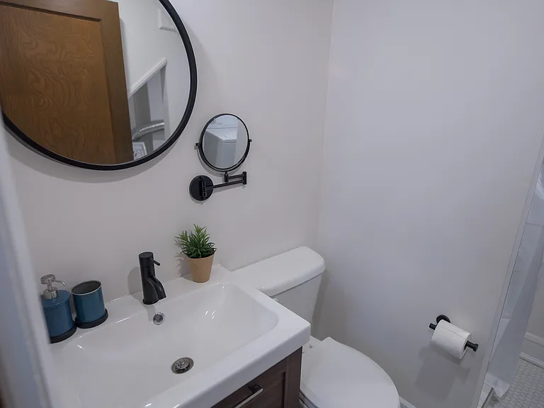 856 Bronson Ave — Photo 11