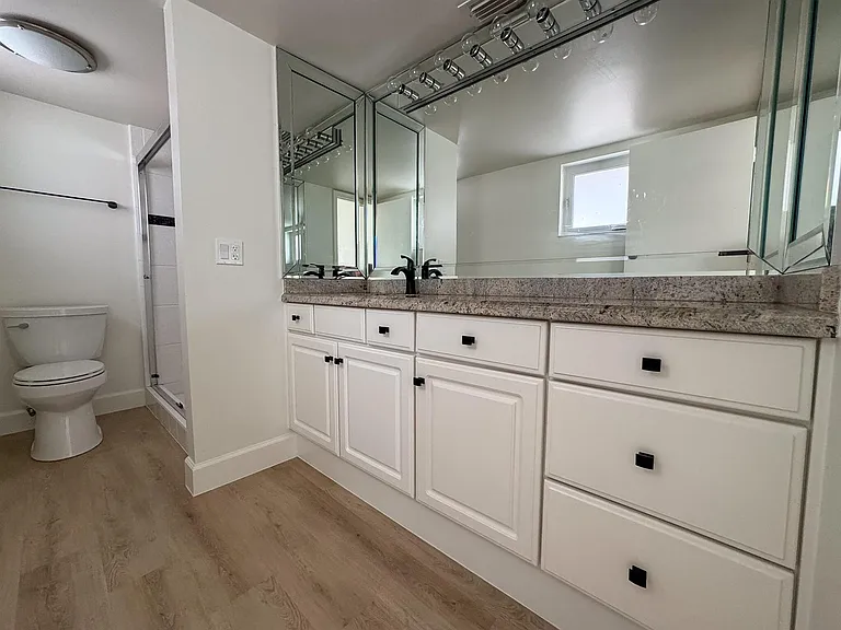 1110 Bel Air Dr #B — Photo 9