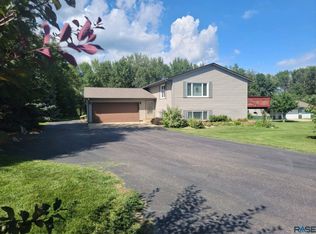 46712 Dorothy Dr, Sioux Falls, SD 57107
