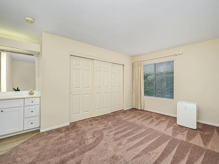 23732 Hillhurst Dr #27 — Photo 11