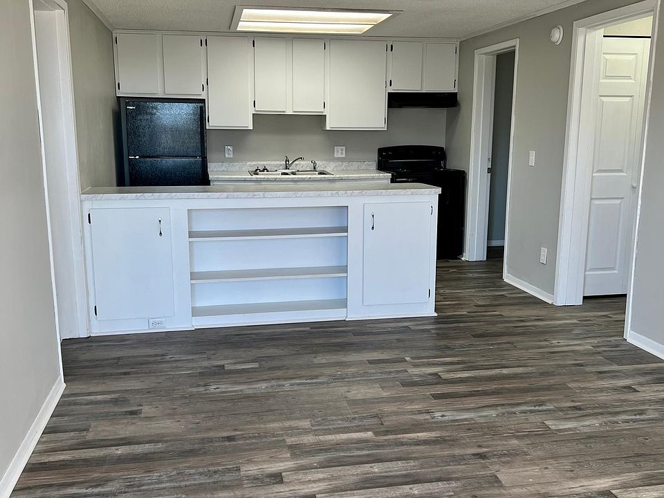1st image of 10 Hampshire Dr