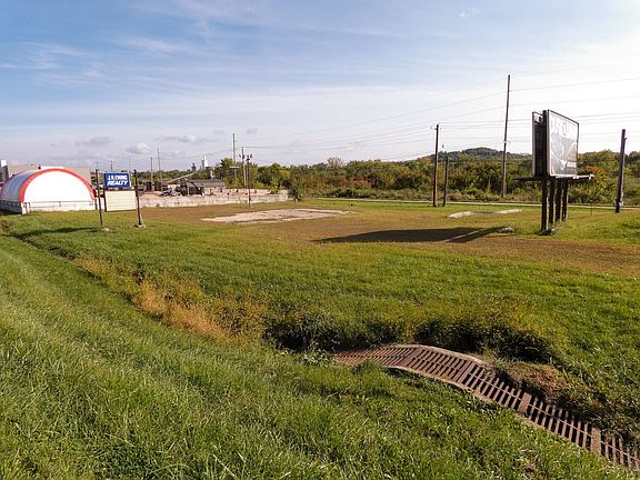 4th image of 1581 Highway 14 E