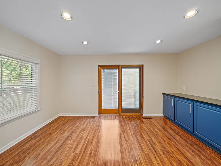 4016 Clark Ave — Photo 7