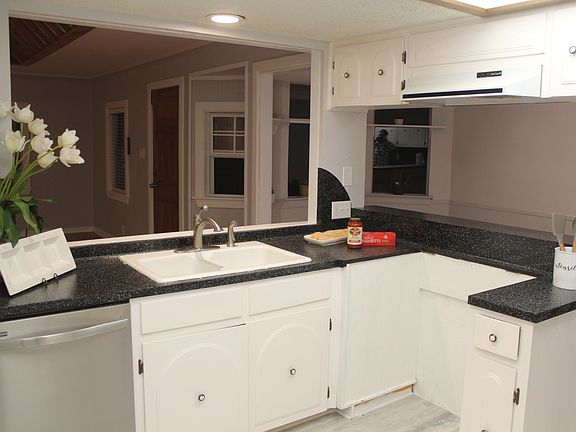 5th image of 2508 E Riviera Dr