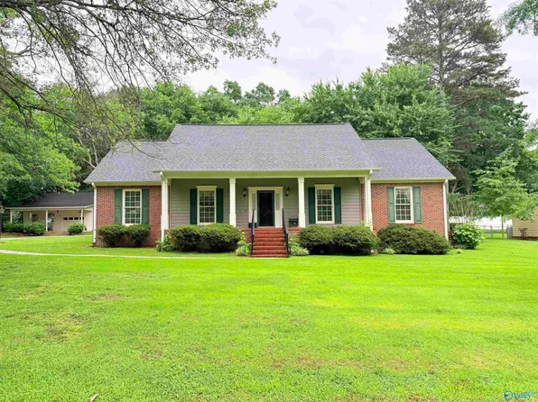 1014 Crestwood Dr, Albertville, AL 35950