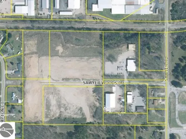 5175 Sawyer Woods Dr, Traverse City, MI 49685