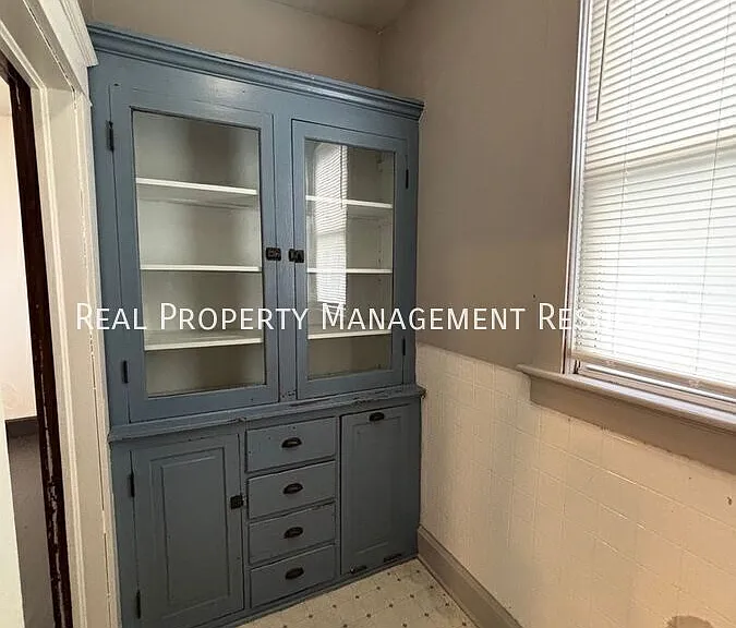 815 E Gum St — Photo 8