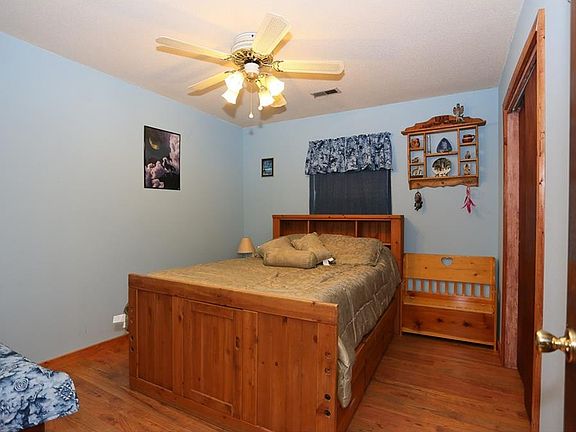3rd image of 3402 N Susan Pl