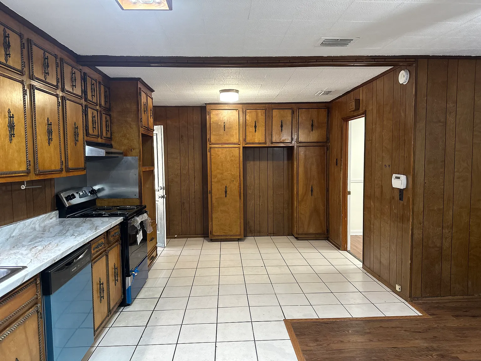 3 bed, 1.5 bath, 1689 sqft, $1,500 — Photo 3
