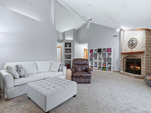 4th image of 606 Diamond Point Pl