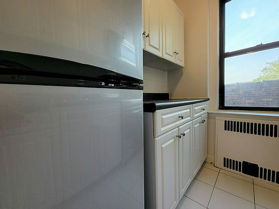 5th image of 4915 Skillman Ave APT 3B
