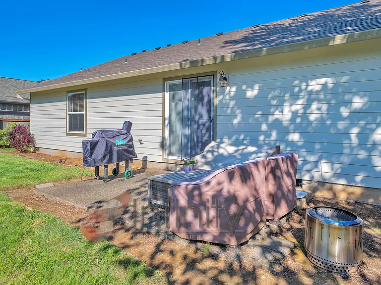 19346 Sunset Springs Dr — Photo 32
