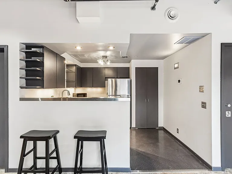 312 S 16th St #303 — Photo 3