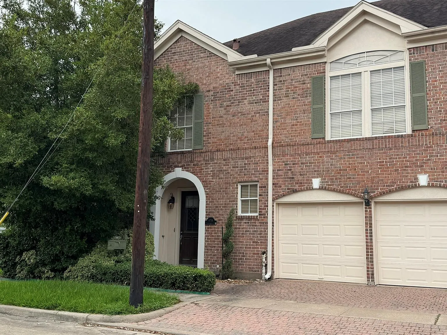 3 bed, 2.5 bath, 2487 sqft, $4,100 — Photo 3