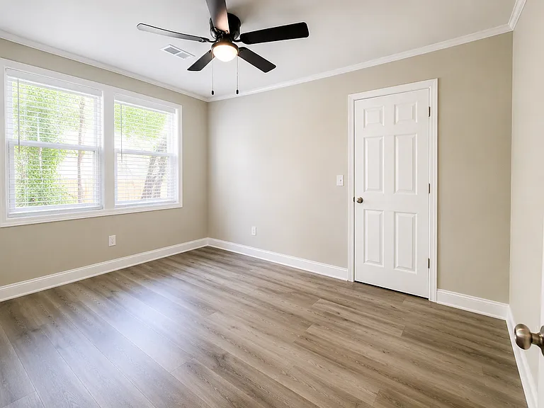 610 Tyler St — Photo 5
