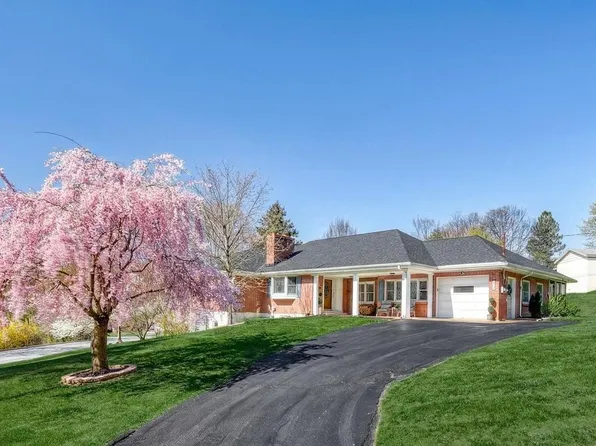 611 Garden Dr, Harrisburg, PA 17111