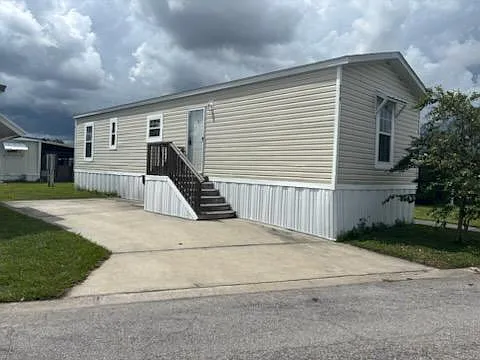 2 bed, 1.0 bath, 768 sqft, $1,745 — Photo 1