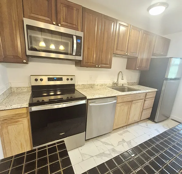 2404 Barracks Ct #1 — Photo 8