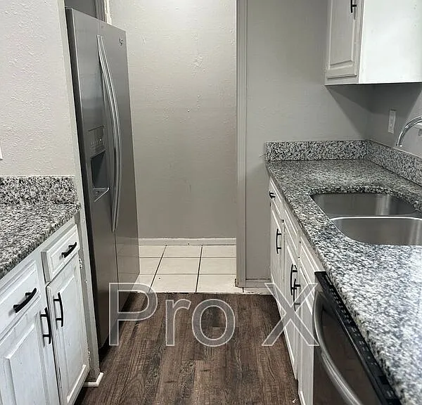 1602 Juniper Cir #D — Photo 3