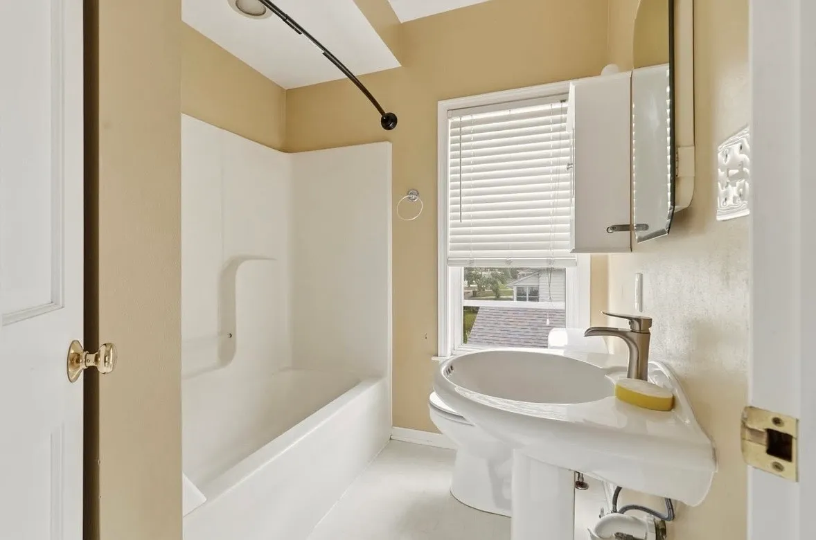 2 bed, 880 sqft, $1,250 — Photo 1