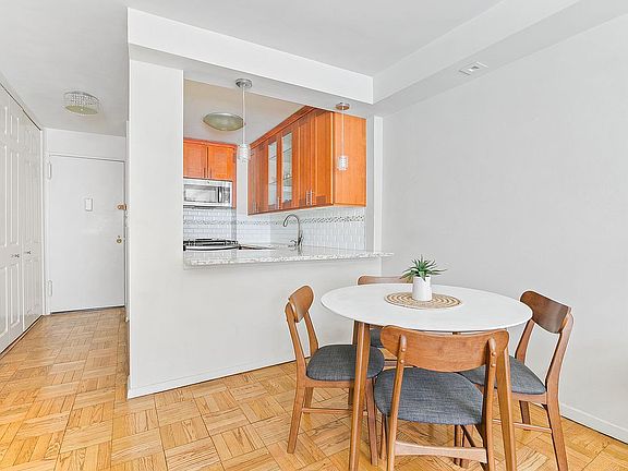 2nd image of 251 E 51st St APT 2D