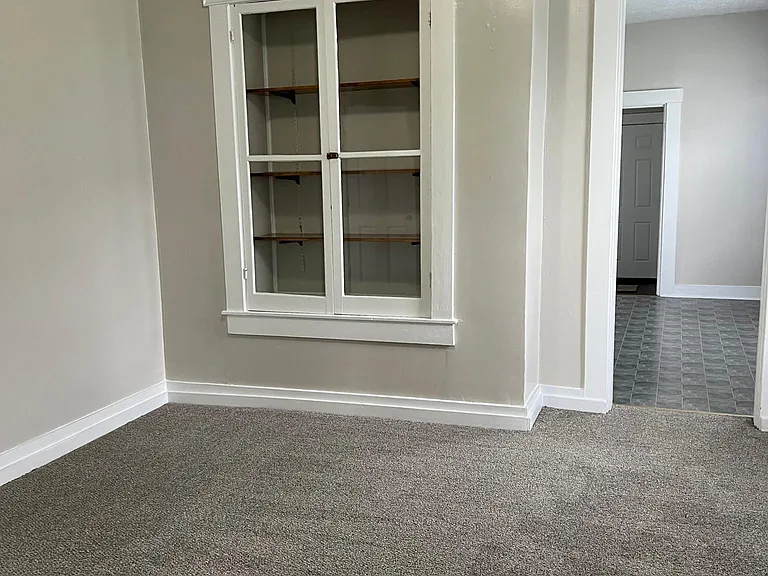 263 E Franklin St — Photo 5