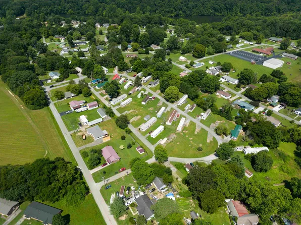 200 Shasteen St, Estill Springs, TN 37330