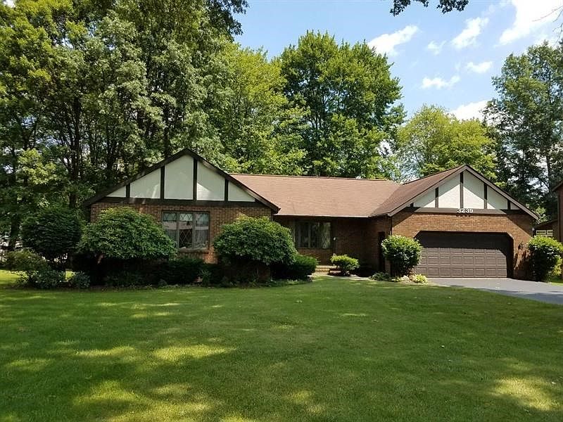 3239 Greentree Circle