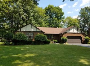 3239 Greentree Cir, New Castle, PA 16105