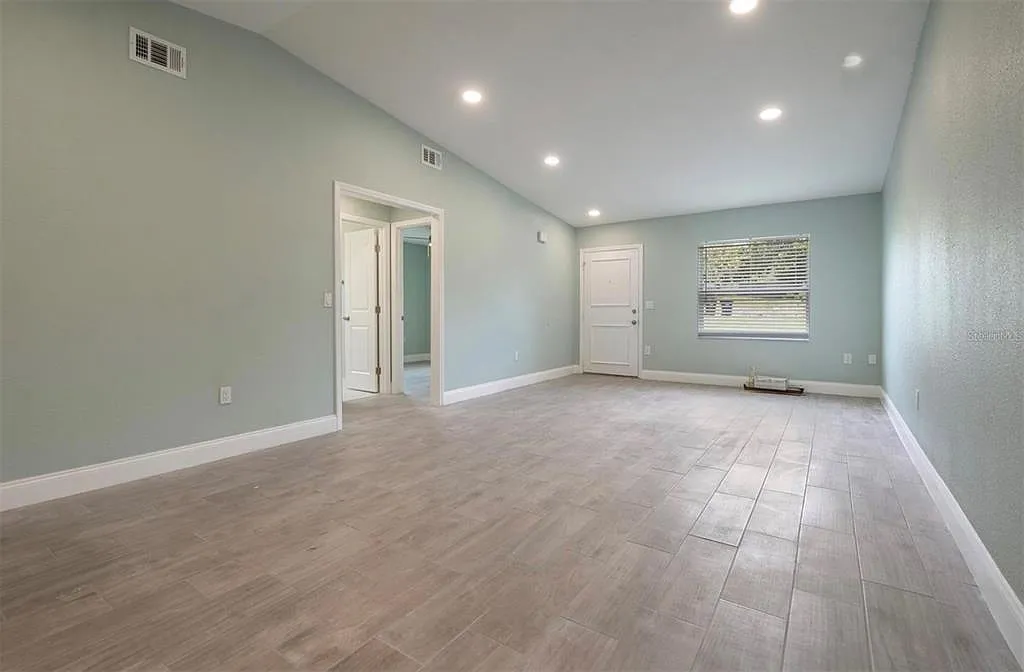 3 bed, 2.0 bath, 1106 sqft, $2,000 — Photo 4
