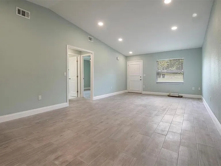 1184 Woodman Way — Photo 4